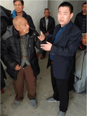 碧江董事長慰問孤寡老人