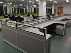 辦公桌屏風(fēng)隔斷廠家