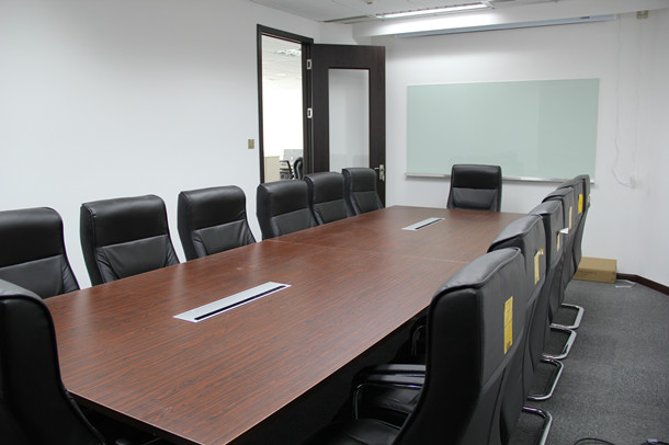 上德企業集團大會議室