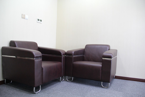 上德企業集團前臺接待區沙發