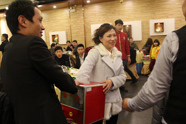 上海辦公家具廠——碧江家具集團牛商競選答謝會現場抽獎2