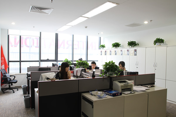 上海辦公家具廠家——碧江辦公家具網為漢今國際打造的職員辦公區1