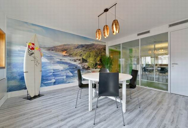 上海辦公家具廠家:草原風(fēng)前臺(tái)會(huì)議室