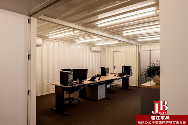 集裝箱內的高端辦公家具配置