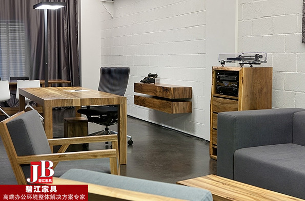 碧江辦公家具網給廣電集團一站式配置的高端辦公家具空間