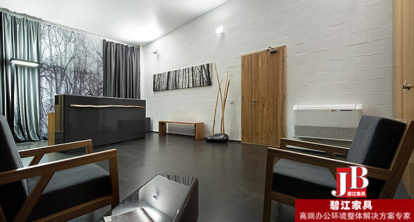 碧江辦公家具網給廣電集團一站式配置的高端辦公家具空間