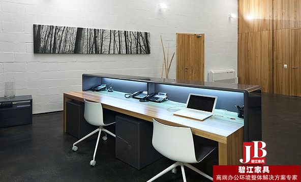 碧江辦公家具網給廣電集團一站式配置的高端辦公家具空間