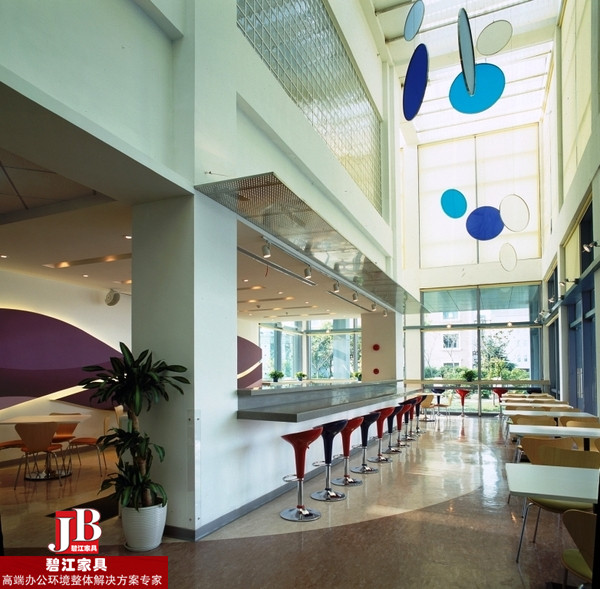 惠普休閑區(qū)辦公家具配置