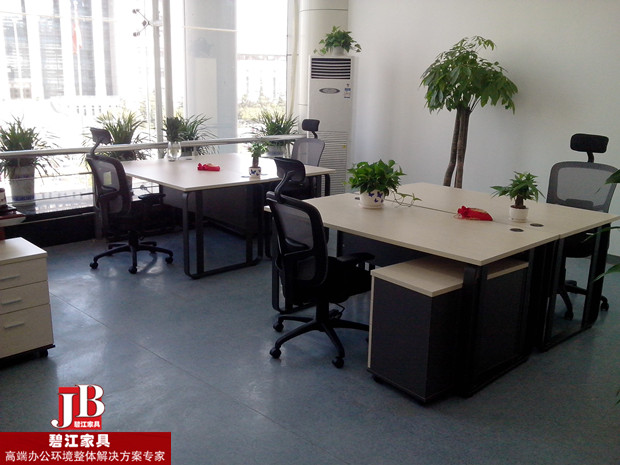 上海廣電電器職員辦公區家具配置實景圖