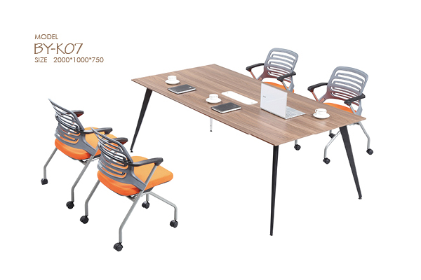 “長(zhǎng)腿”洽談桌