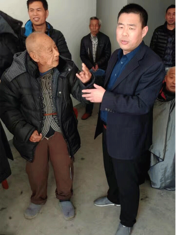 碧江董事長慰問孤寡老人